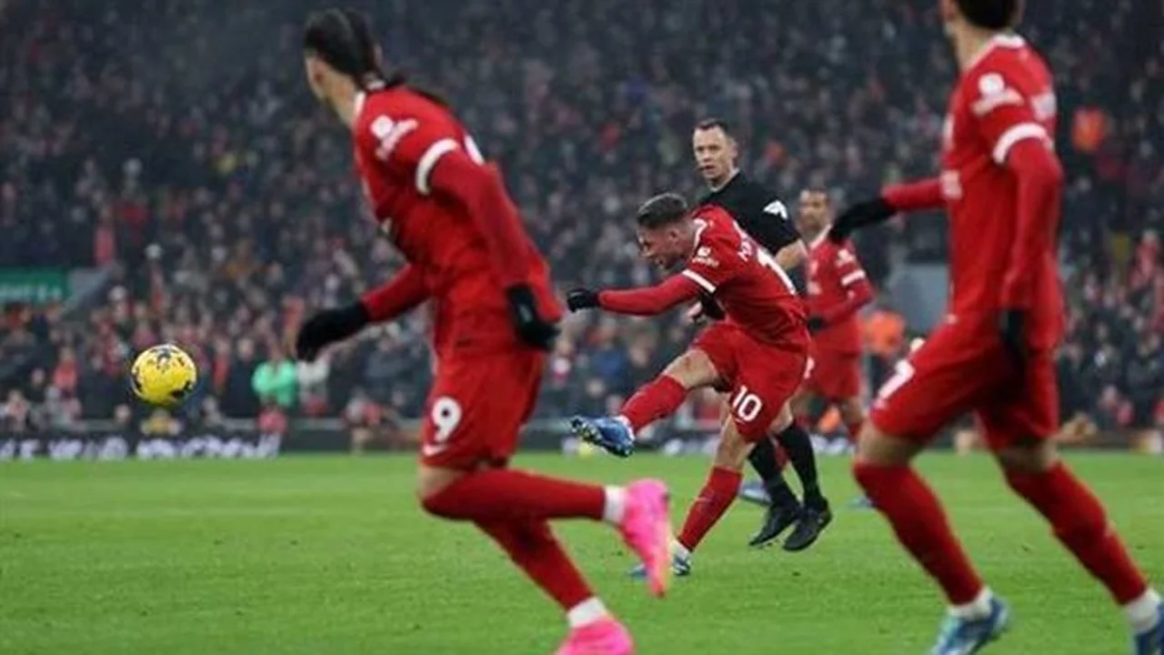 كيفية متابعة مباراة ليفربول ووست هام يونايتد في مواجهة كروية مرتقبة اليوم